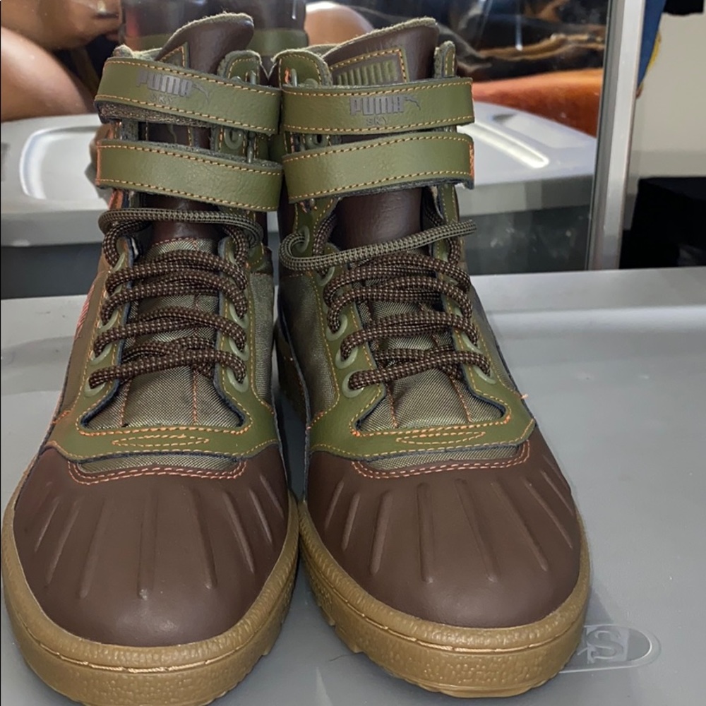 Men’s puma shoes.